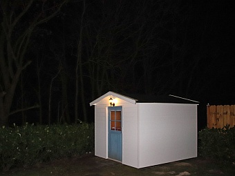 Das Sauna-Häuschen bei Nacht